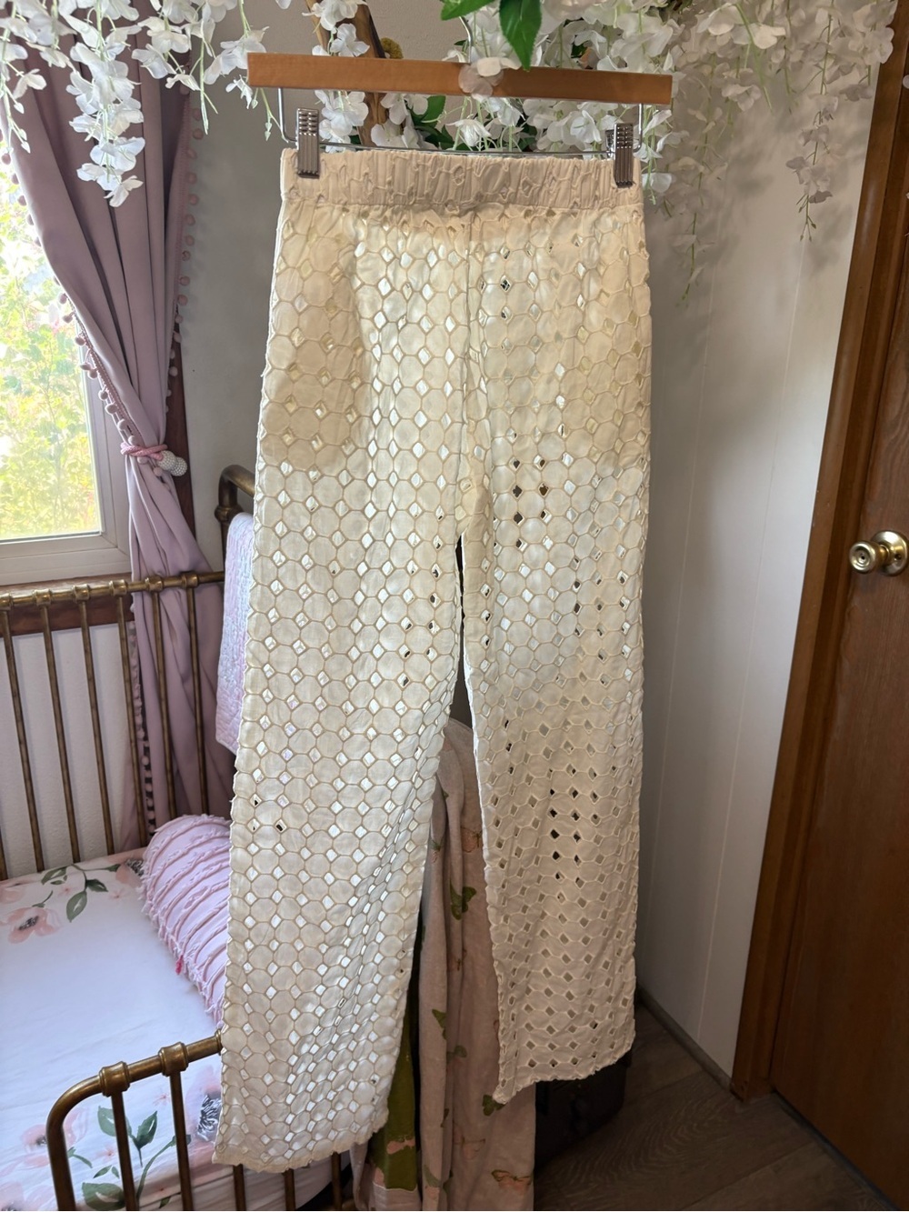 LEBOP Eyelet Wide-Leg Pants & crop top Set in Cream - Picture 8 of 10